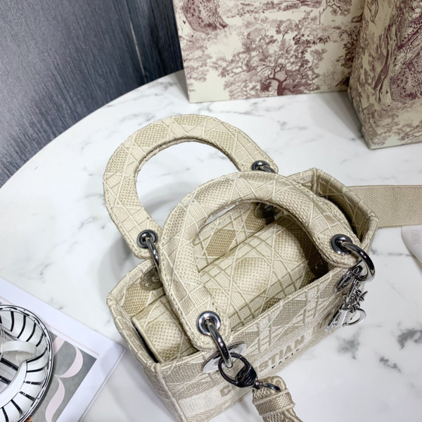 LADY D-LITE EMBROIDERED CANNAGE BAG