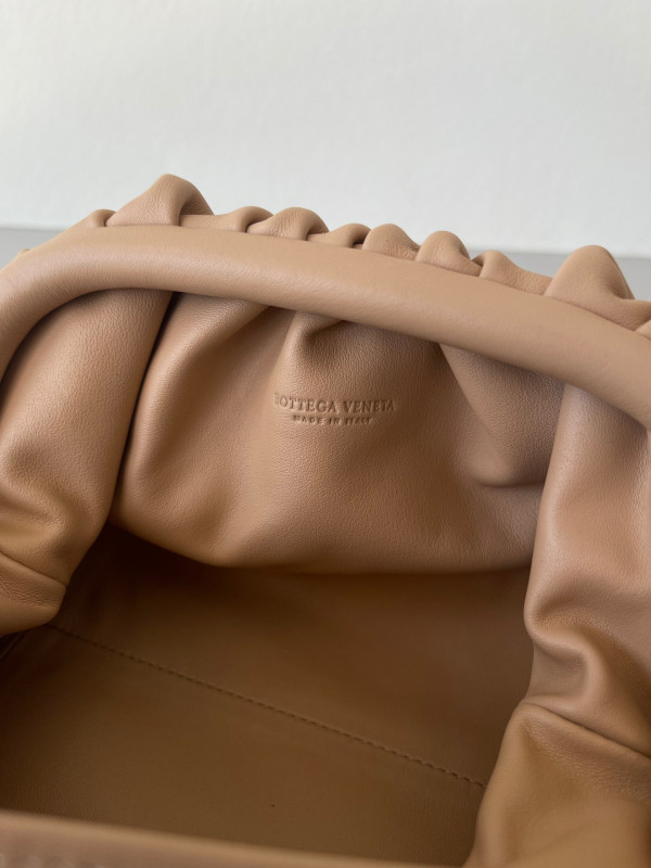 Bo*te*ga ve*ne*ta mini pouch