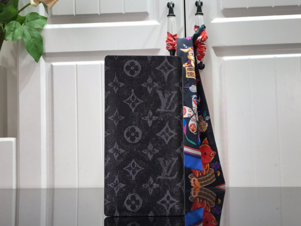 l**is V*t*n brazza wallet