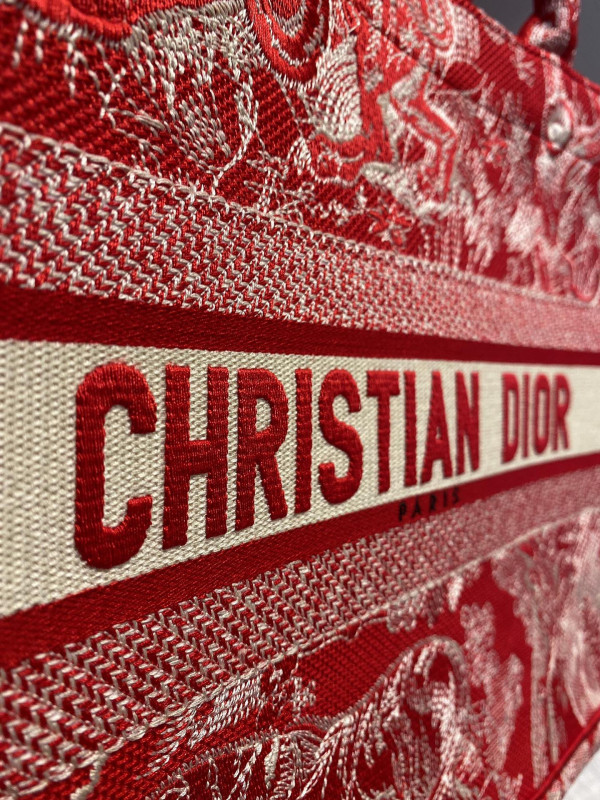 medium D*or book tote