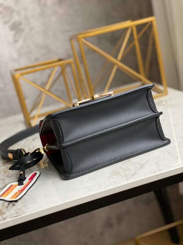 l**is V*t*n limited edition - mini dauphine