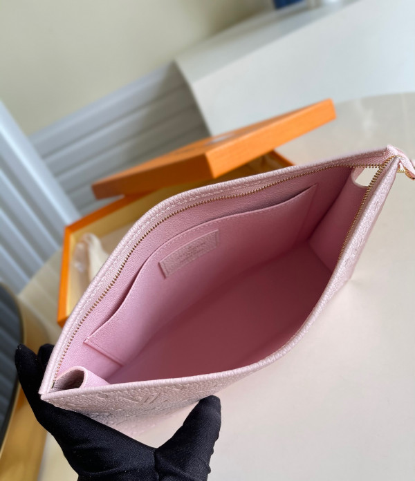 l**is V*t*n pochette voyage