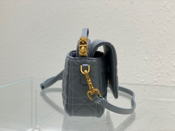 D*or caro pouch with chain