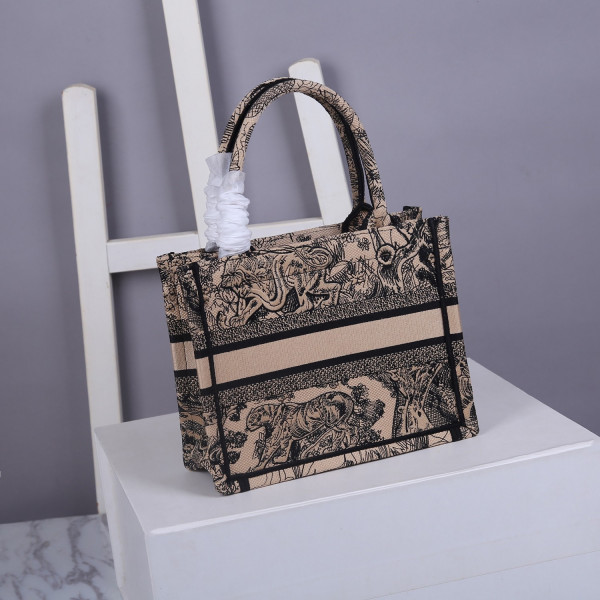 small D*or book tote