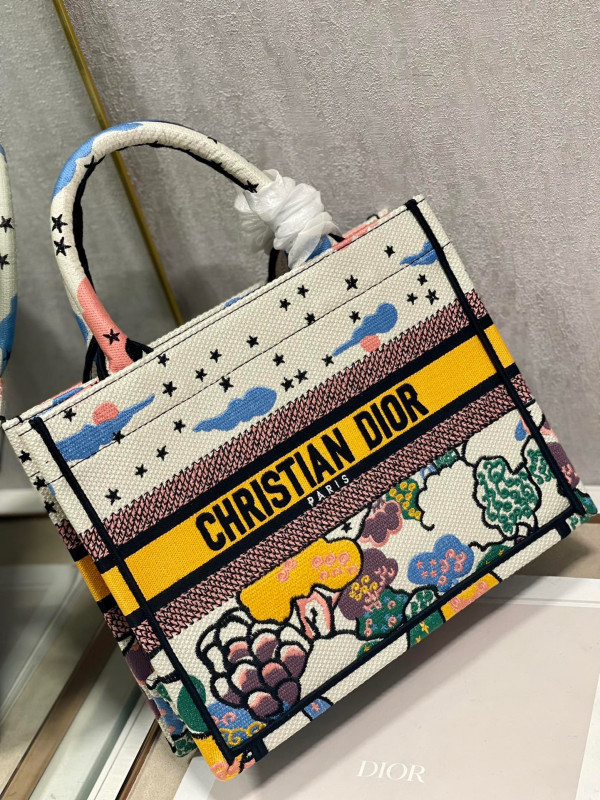 small D*or book tote