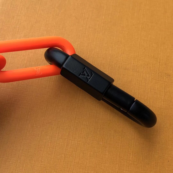 l**is V*t*n key pouch