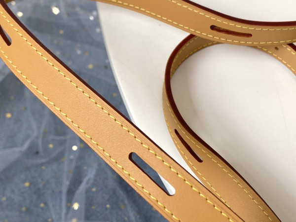 l**is V*t*n boite chapeau souple pm