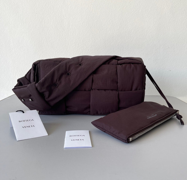 Bo*te*ga ve*ne*ta padded tech cassette