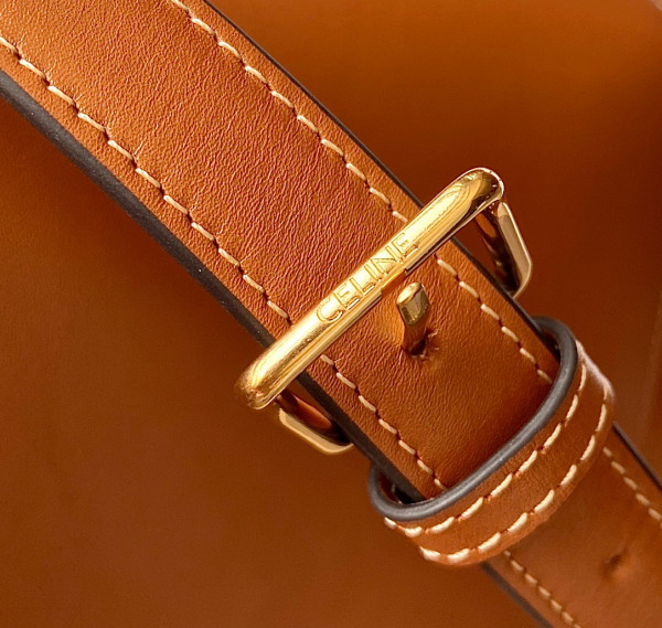 Ce**e classique triomphe bag