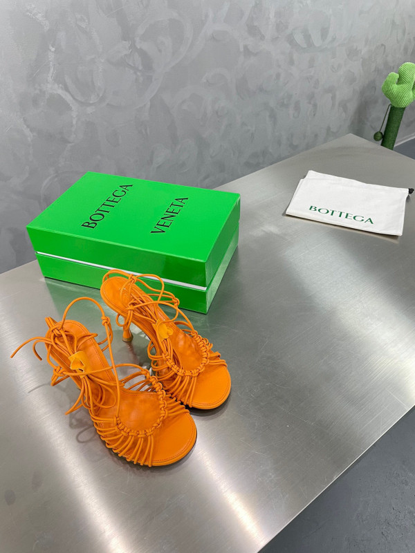 Bo*te*ga ve*ne*ta dot