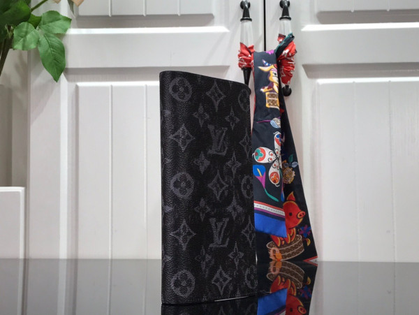 l**is V*t*n brazza wallet