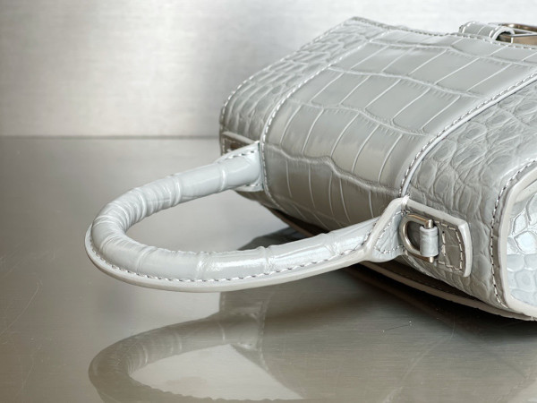 Ba*len*cia*ga hourglass