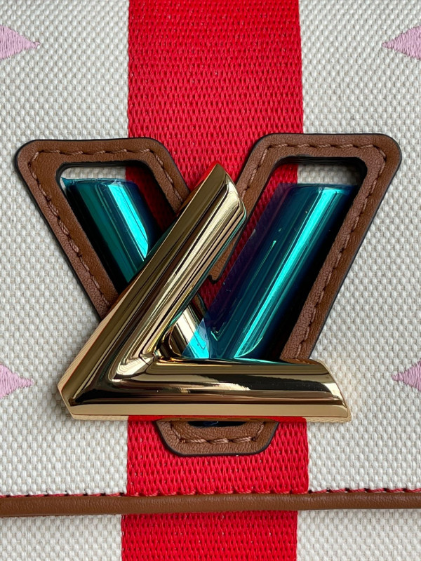 l**is V*t*n twist pm