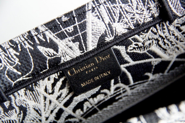 medium D*or book tote