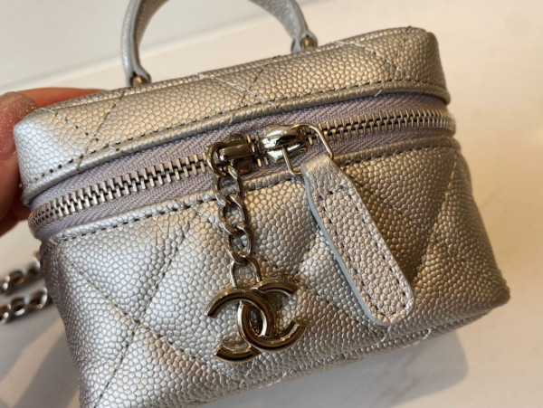 CL SMALL VANITY WITH CHAIN