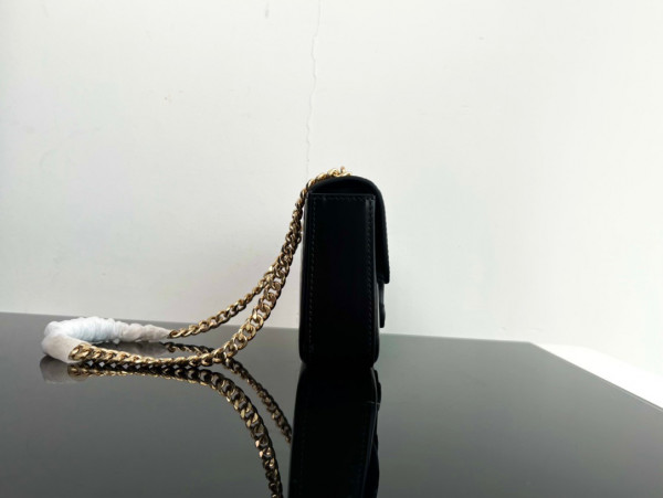 Ce**e chain shoulder bag cuir triomphe