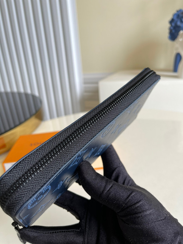 l**is V*t*n zippy wallet