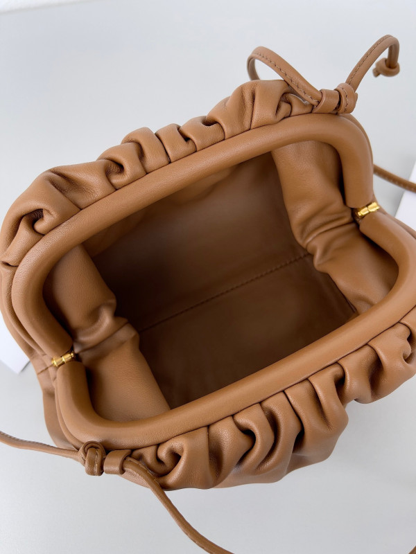 Bo*te*ga ve*ne*ta mini pouch