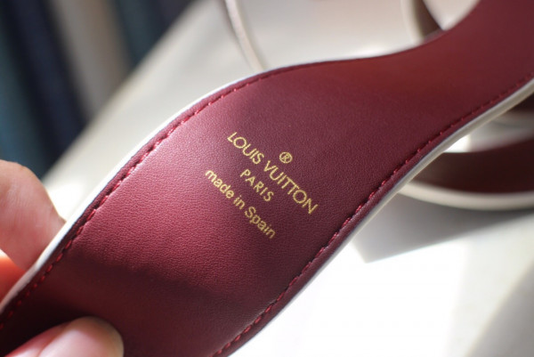 l**is V*t*n monogram strap