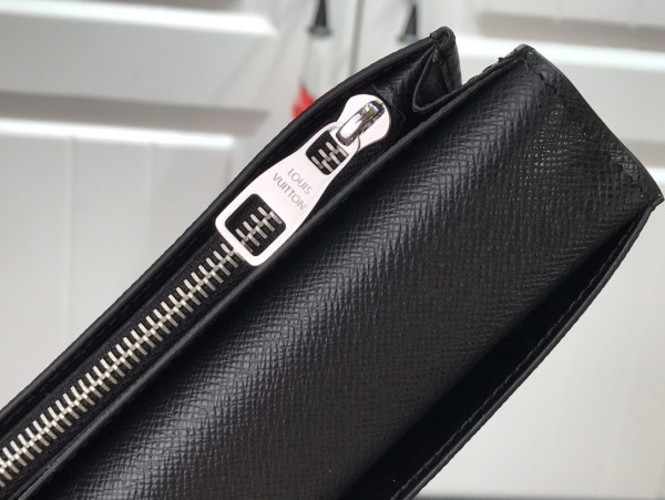 l**is V*t*n brazza wallet