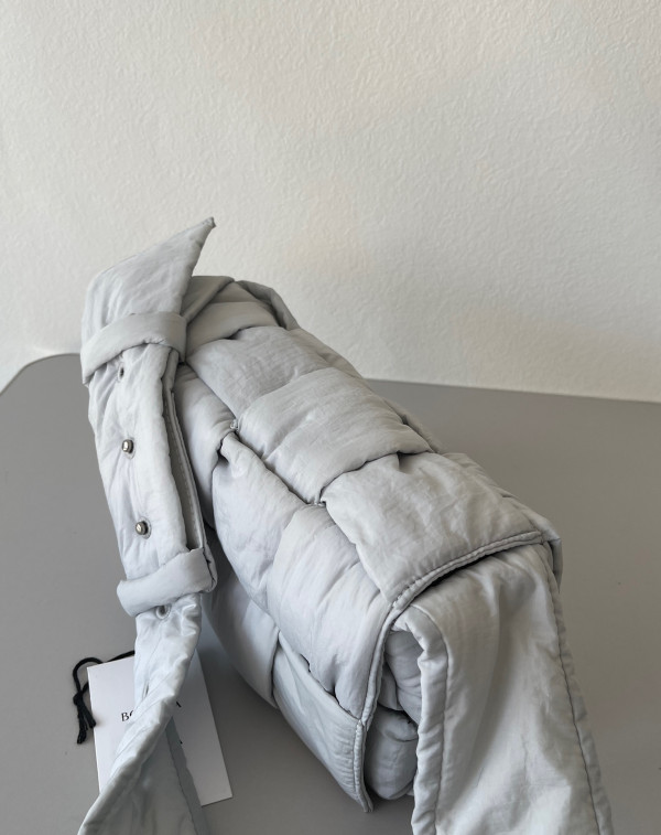 Bo*te*ga ve*ne*ta padded tech cassette