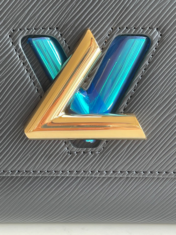 l**is V*t*n twist mm