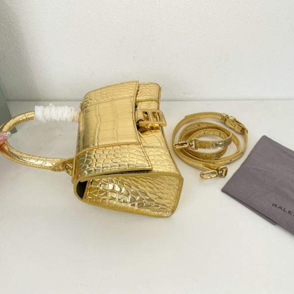 Ba*len*cia*ga hourglass