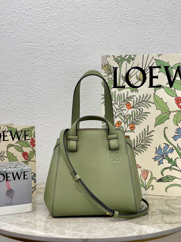 LOEWE Hammock Nugget bag