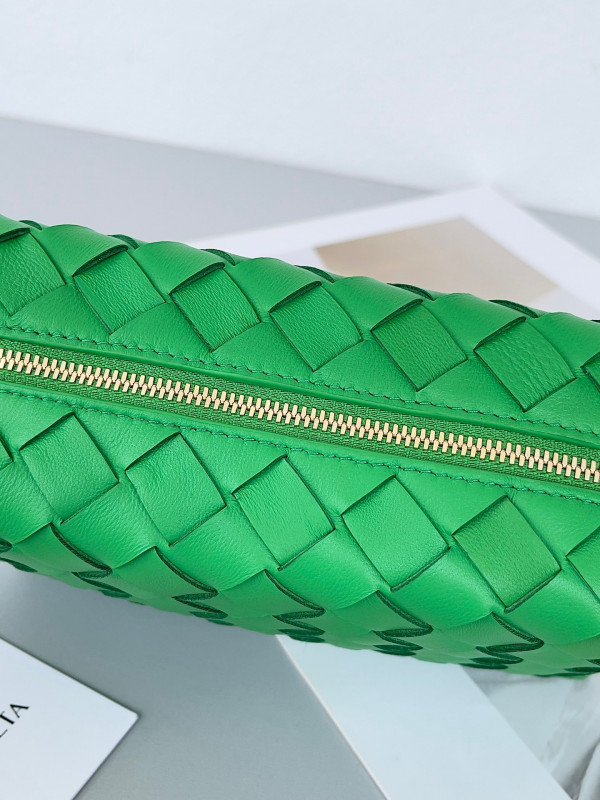 Bo*te*ga ve*ne*ta mini loop camera bag