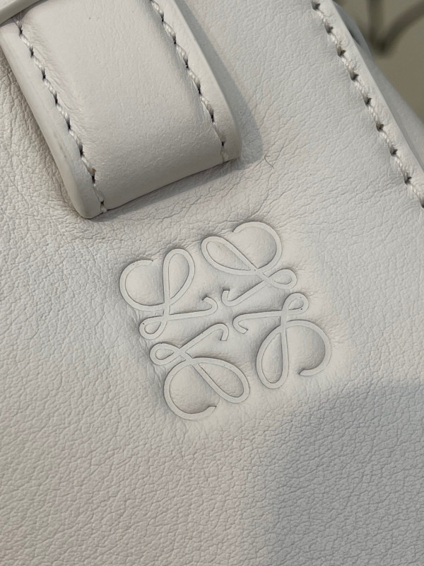 LOEWE Hammock Nugget bag