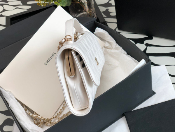 CL FLAP PHONE HOLDER WITH CHAIN