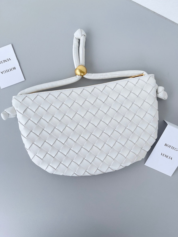 Bo*te*ga ve*ne*ta turn