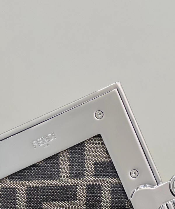 F**di first-32.5-15-23.5cm