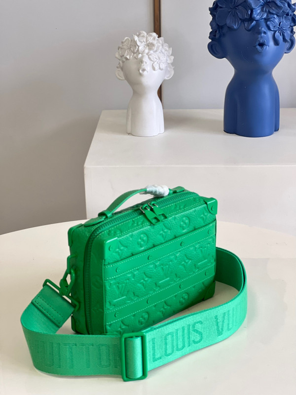 l**is V*t*n handle soft trunk