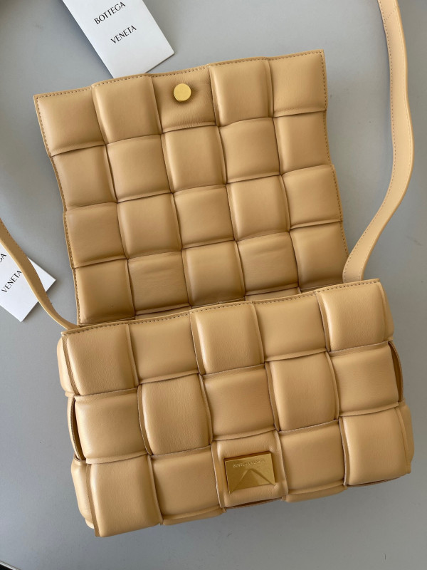 Bo*te*ga ve*ne*ta cassette