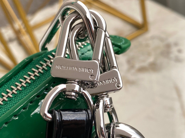 l**is V*t*n coussin mm