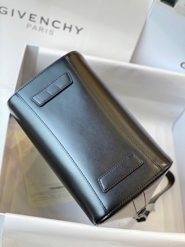 GIVENCHY ANTIGONA MINI/SMALL/MEDIUM IN SMOOTH LEATHER