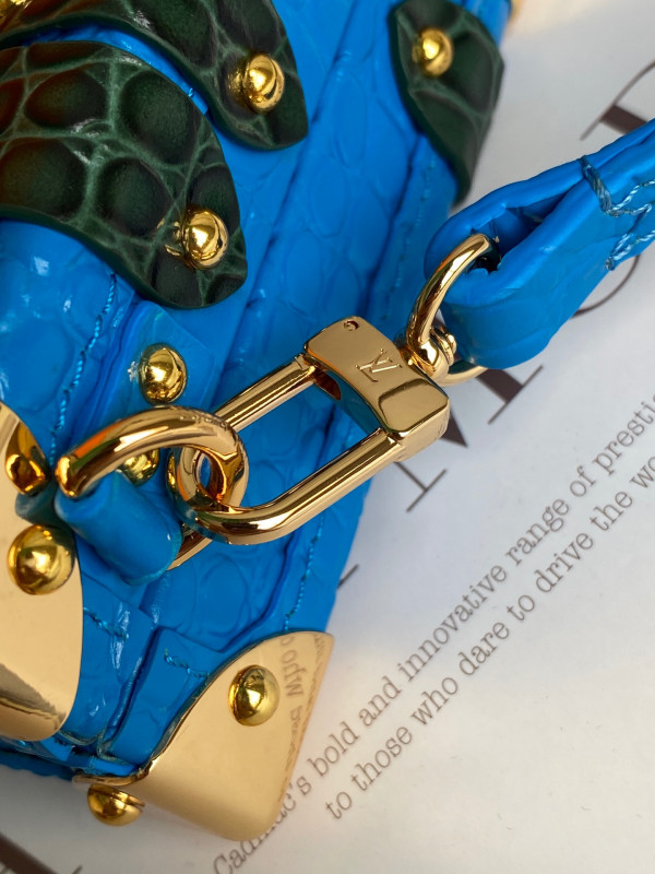 l**is V*t*n petite malle