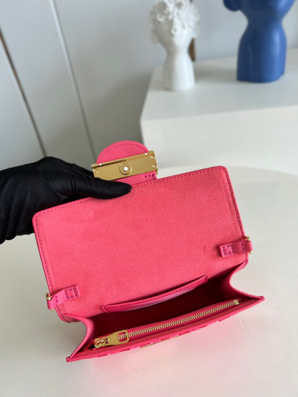 l**is V*t*n mini dauphine