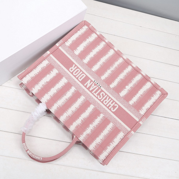 large D*or book tote