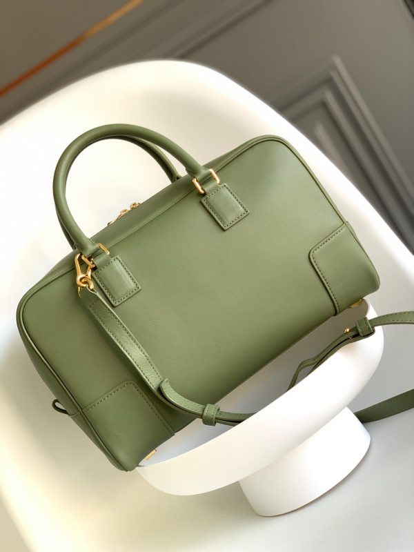 LOEWE Amazona 28 bag