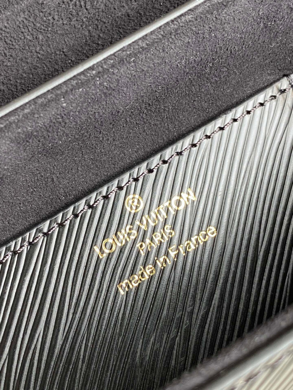 l**is V*t*n twist mm