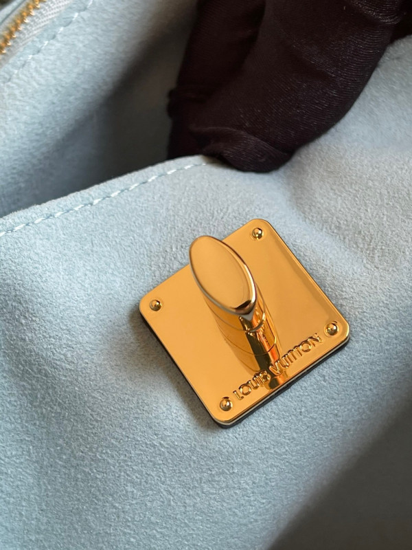 l**is V*t*n lockme shopper