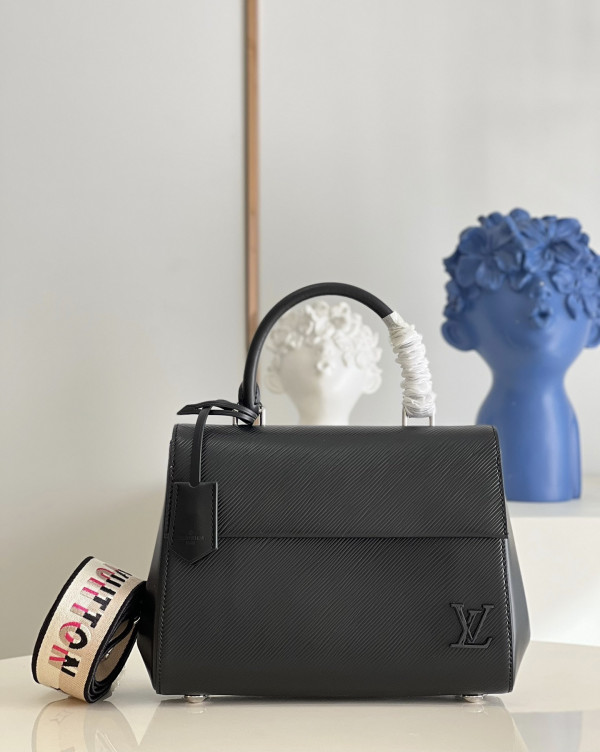 l**is V*t*n cluny bb