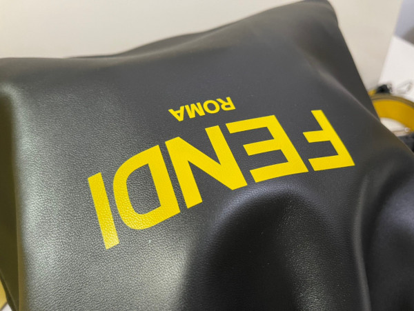 F**di pack medium pouch