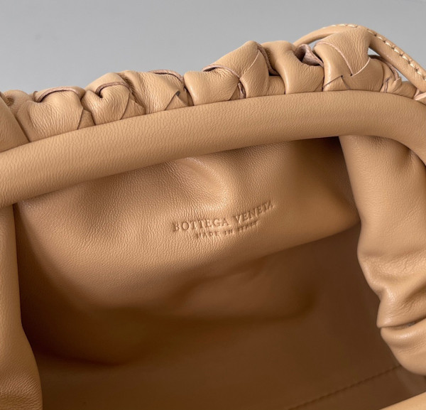 Bo*te*ga ve*ne*ta mini pouch