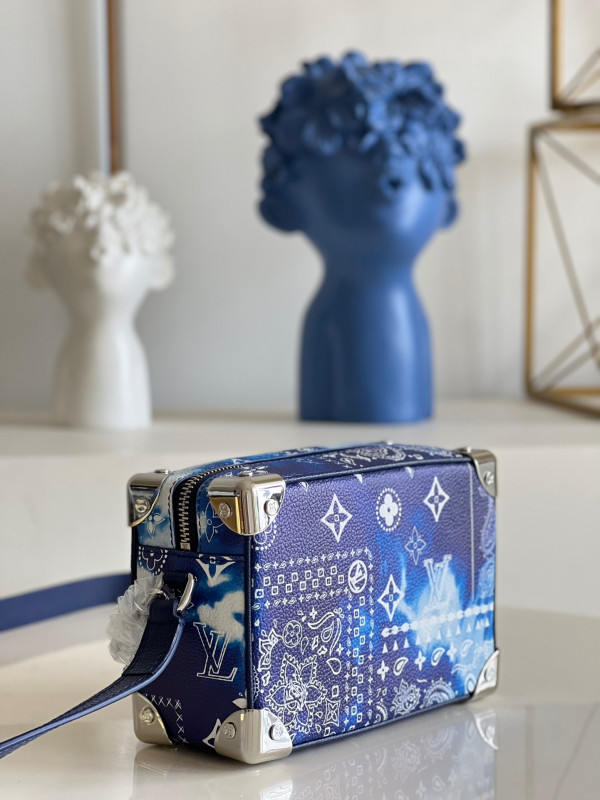 l**is V*t*n mini soft trunk