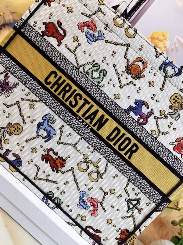 large D*or book tote