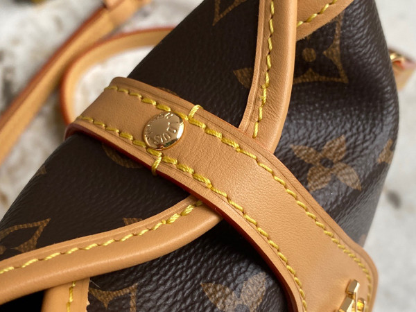 l**is V*t*n fold me pouch