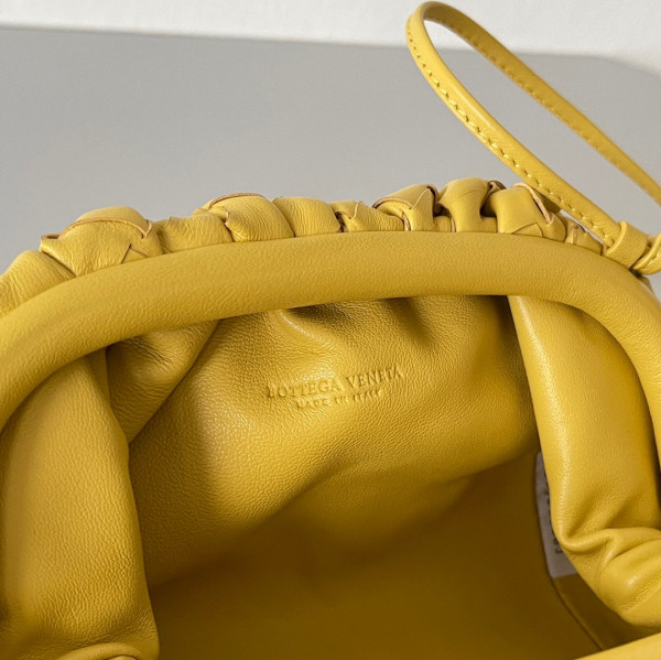 Bo*te*ga ve*ne*ta mini pouch